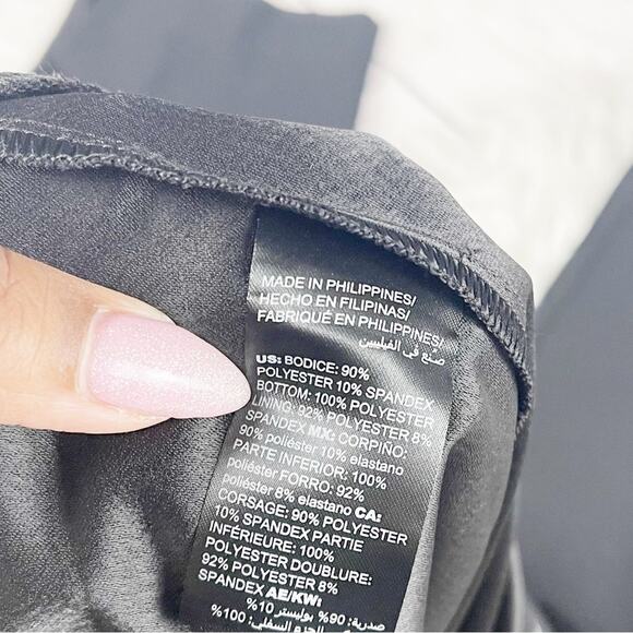 WHBM Women's Velvet-Bodice V-Neck Black‎ Jumpsuit Size 14 - Picture 3 of 5